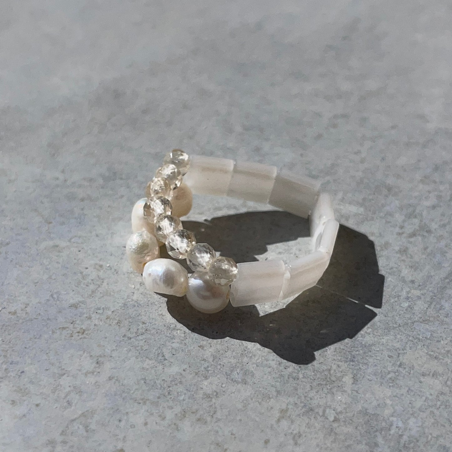 Πάρτε δύο μαργαριτάρι δαχτυλίδι