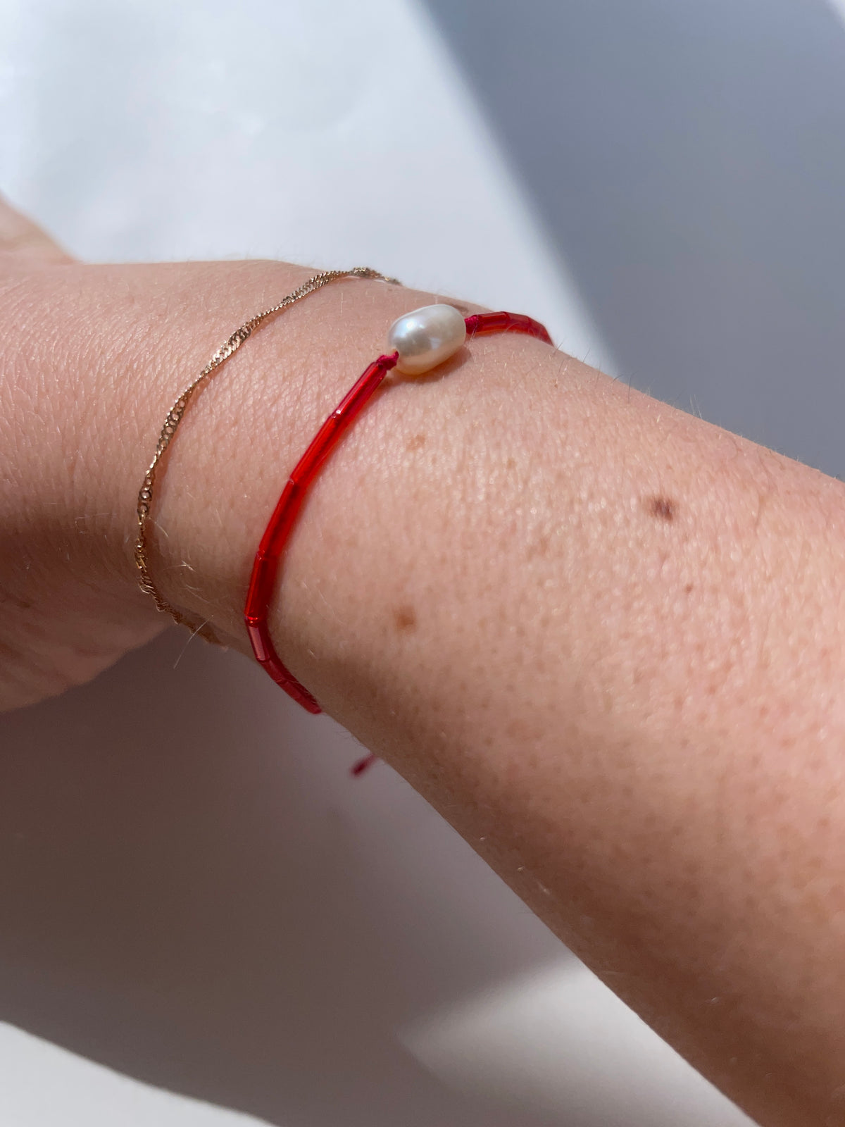One-Pearl Show Red Bracelet