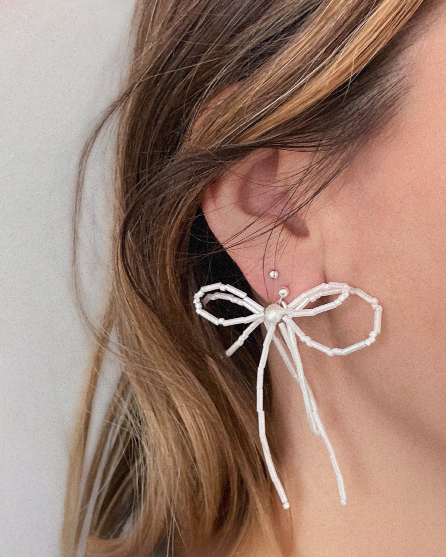Double Bow Pearl White Mono Earring